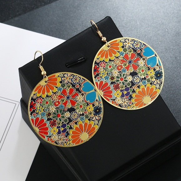 GlitzBlitz Boutique Jewelry - Any 2/$20! Floral Gold Disc Earrings